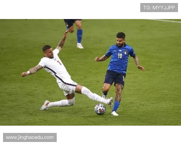 2024欧洲杯足球铁盒球星卡收藏版限量发售 热血球迷不可错过