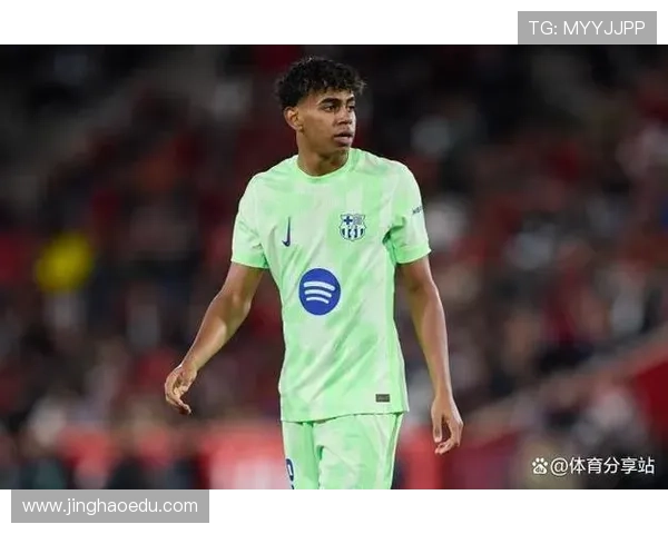 2025年世界男足球星排名前十位盘点及个人成就分析