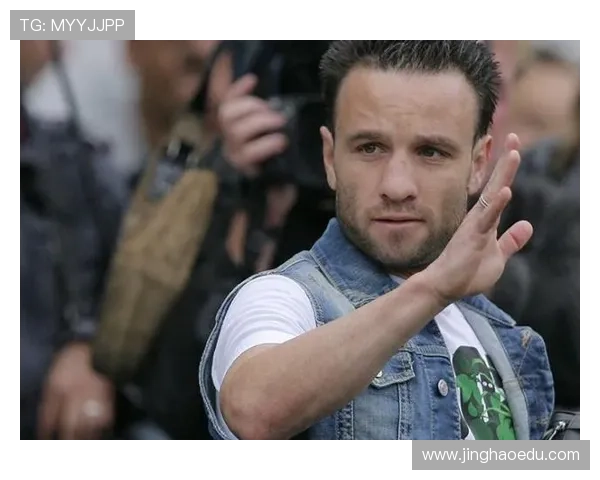 世界足球球星身高排行：那些身高惊人的巨星和短小精悍的天才球员