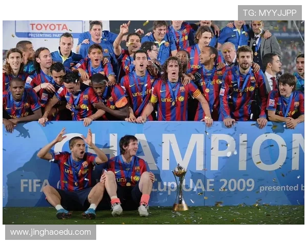 历届足球巨星巅峰对决盘点 最经典十位球员荣耀回顾