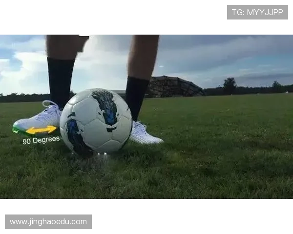 球星纸足球的魅力与创意结合探索：从简单纸片到精彩竞技的全新体验