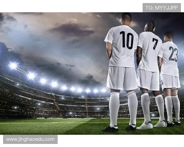 黑白足球明星的光辉历程与传奇瞬间揭秘